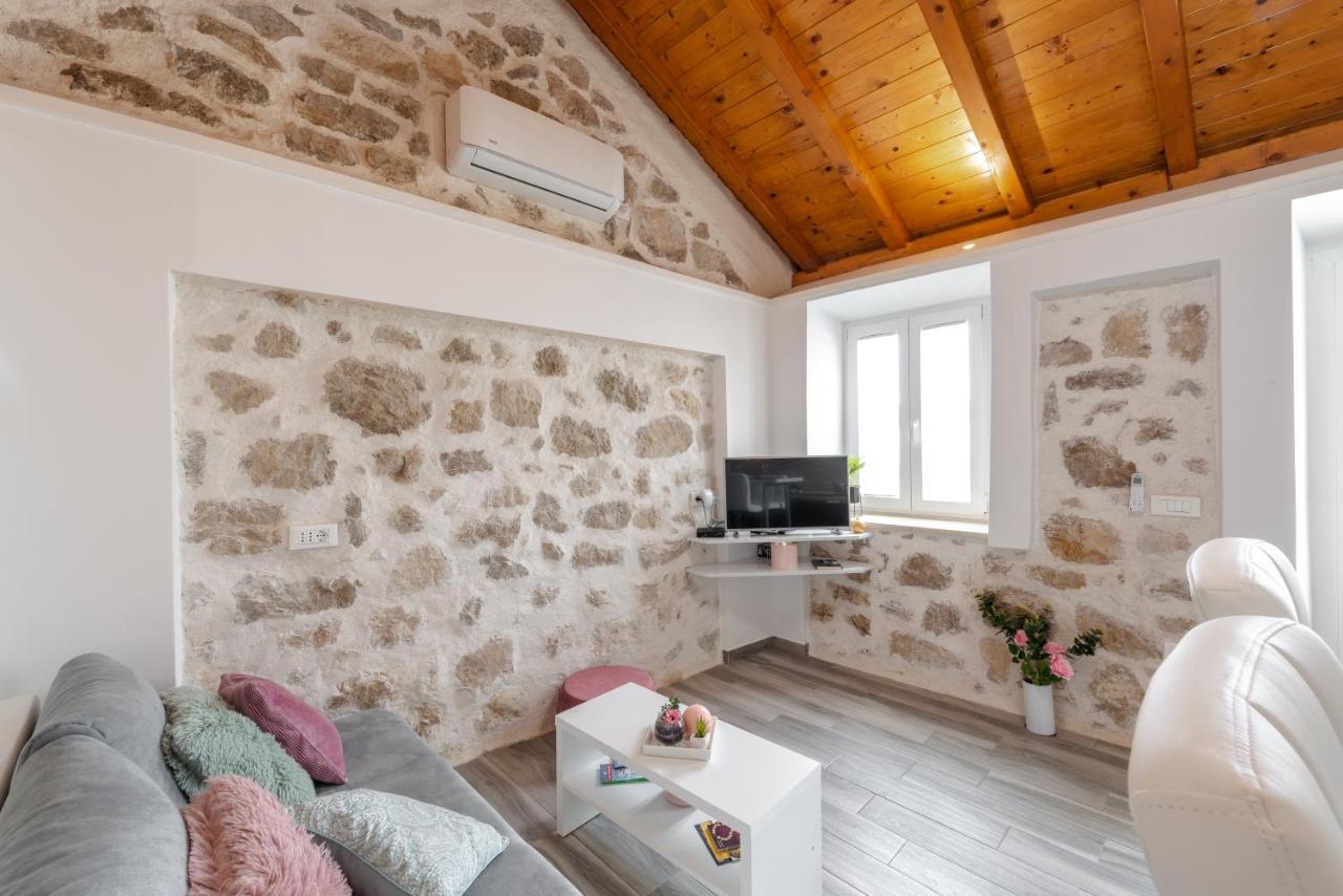 Little Stone House Διαμέρισμα Buici  Εξωτερικό φωτογραφία